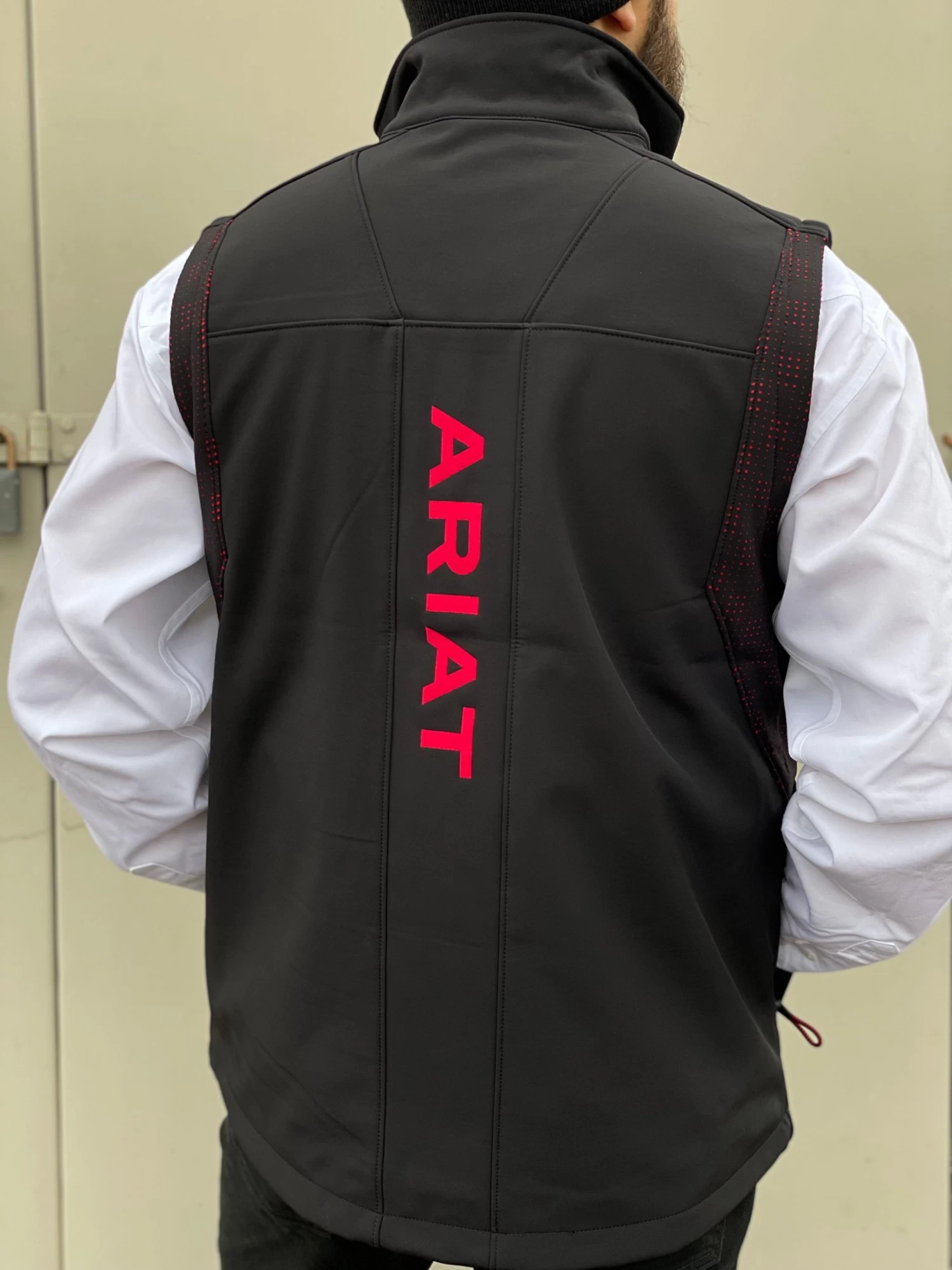 Ariat Vernon Vent Softshell Men's Vest - Black/Red 4 Ariat Vernon Vent Softshell Men's Vest - Black/Red - Image 2